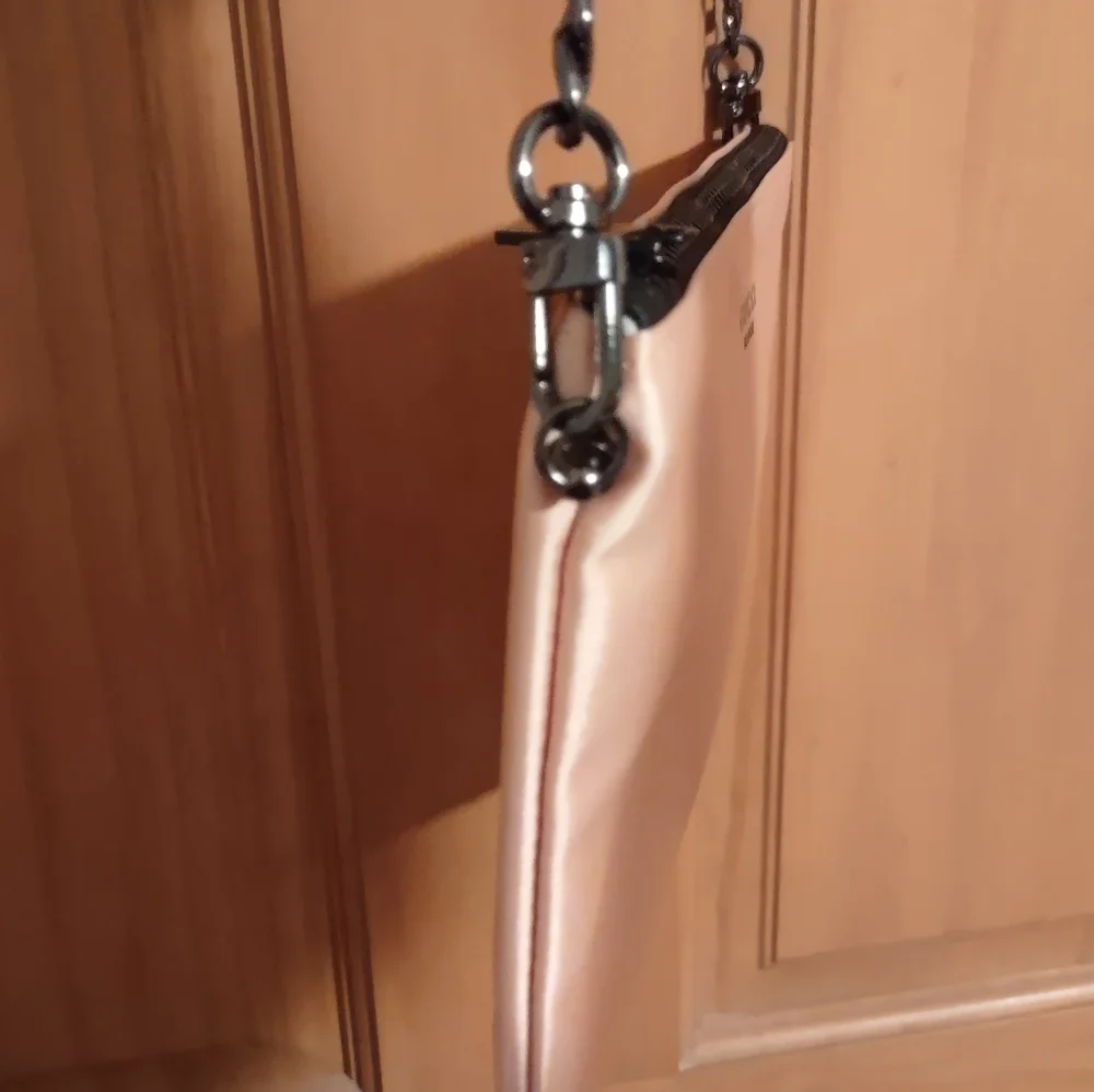 🆕 Gucci Beauty Bag repurposed to Crossbody - Picture 4 of 12